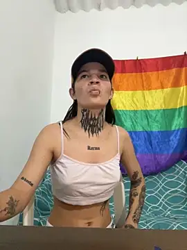 Snapshot of Madisom_leslye chatting on 10.25.25 Madisom leslye online show from 10.25.25