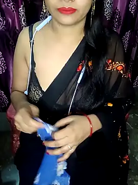 Snapshot of reena502 chatting on 10.01.25 reena502 online show from 10.01.25