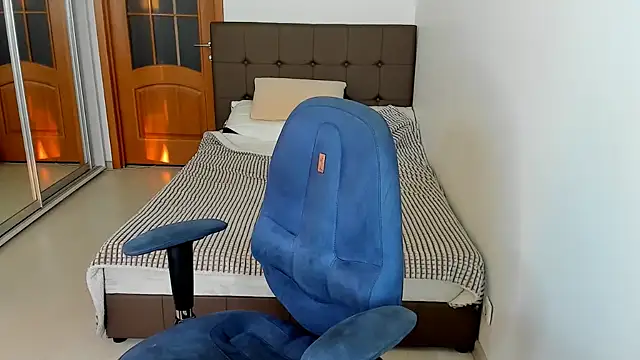 Snapshot of AndrianaBelle chatting on 09.19.25 AndrianaBelle online show from 09.19.25