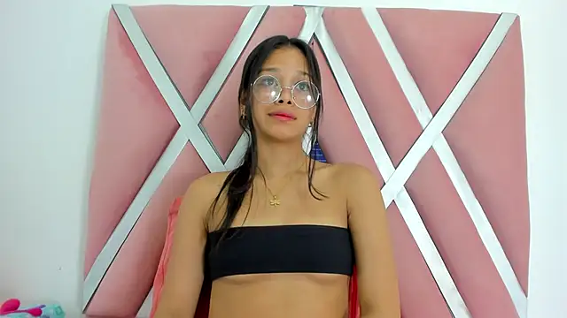 Snapshot of victoriavelasquez chatting on 10.27.25 victoriavelasquez online show from 10.27.25