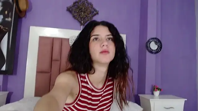 Snapshot of ChiaraLudovica chatting on 09.15.25 ChiaraLudovica online show from 09.15.25