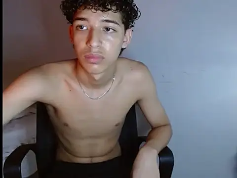 Snapshot of Xtremeplay_18 chatting on 09.30.25 Xtremeplay 18 online show from 09.30.25