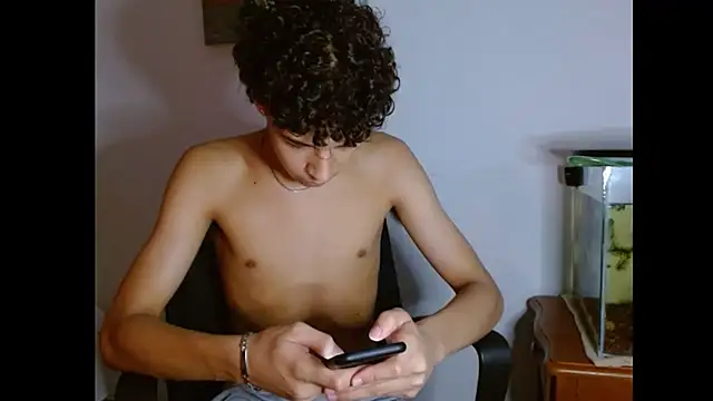 Snapshot of Xtremeplay_18 chatting on 10.03.25 Xtremeplay 18 online show from 10.03.25