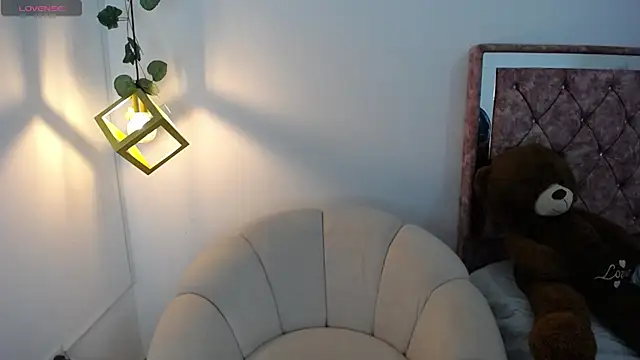 Snapshot of amaranta_rouse chatting on 09.18.25 amaranta rouse online show from 09.18.25