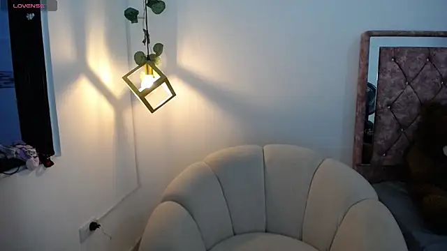 Snapshot of amaranta_rouse chatting on 09.19.25 amaranta rouse online show from 09.19.25