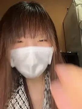 natsumiii online show from 10.04.25