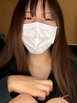 natsumiii online show from 10.18.25