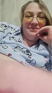 Snapshot of Kiss_Eva chatting on 01.20.25 Kiss Eva online show from 01.20.25