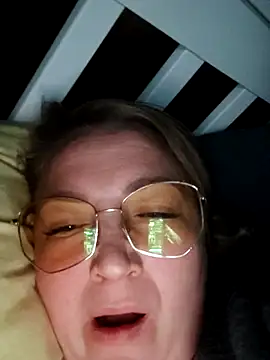 Snapshot of Kiss_Eva chatting on 09.28.25 Kiss Eva online show from 09.28.25