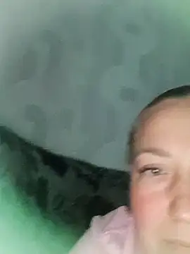 Snapshot of Kiss_Eva chatting on 09.30.25 Kiss Eva online show from 09.30.25