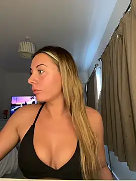 Snapshot of Scarlettroseeee chatting on 10.11.25 Scarlettroseeee online show from 10.11.25