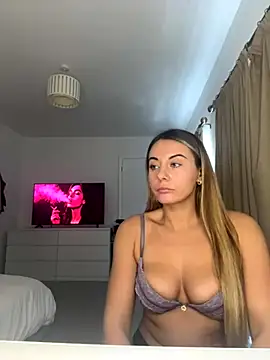 Snapshot of Scarlettroseeee chatting on 10.25.25 Scarlettroseeee online show from 10.25.25