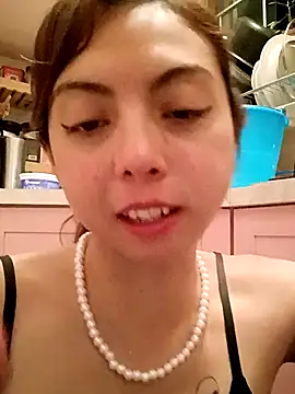 Snapshot of MoonBlueSex chatting on 09.18.25 MoonBlueSex online show from 09.18.25