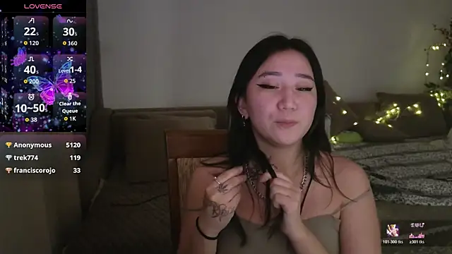 Snapshot of EvaDior13 chatting on 10.21.25 EvaDior13 online show from 10.21.25