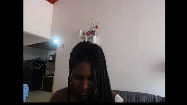 Snapshot of EmmaDiaz2 chatting on 10.29.25 EmmaDiaz2 online show from 10.29.25