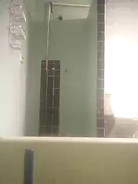 Snapshot of ReyesSau chatting on 09.28.25 ReyesSau online show from 09.28.25