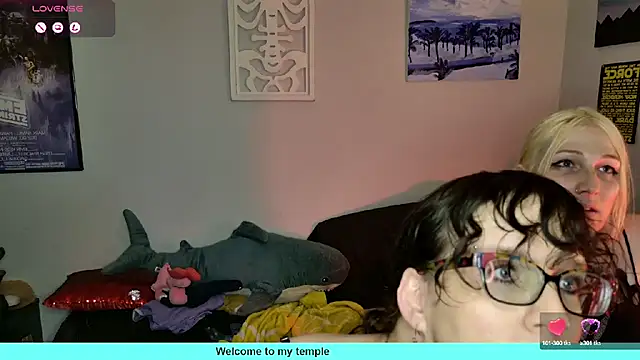 Snapshot of AthenaAphrodisia chatting on 09.19.25 AthenaAphrodisia online show from 09.19.25