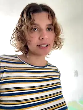 Snapshot of skay_sexart chatting on 10.01.25 skay sexart online show from 10.01.25