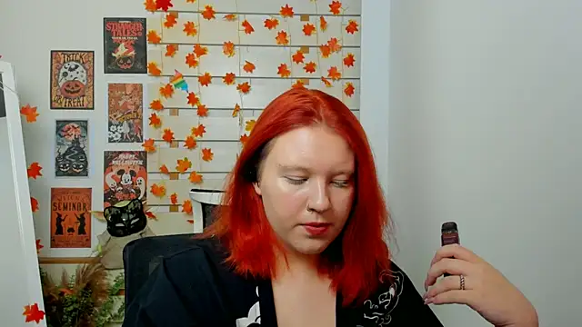 ScarletVixen  online show from 10.21.25