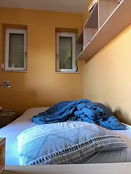 Snapshot of Raveman chatting on 10.04.25 Raveman online show from 10.04.25