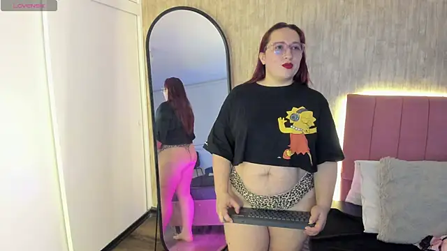 Snapshot of fieryluciana chatting on 09.21.25 fieryluciana online show from 09.21.25