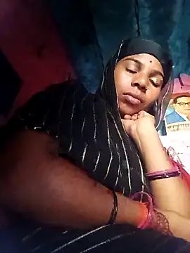 Snapshot of Rubi_sarma chatting on 10.31.25 Rubi sarma online show from 10.31.25