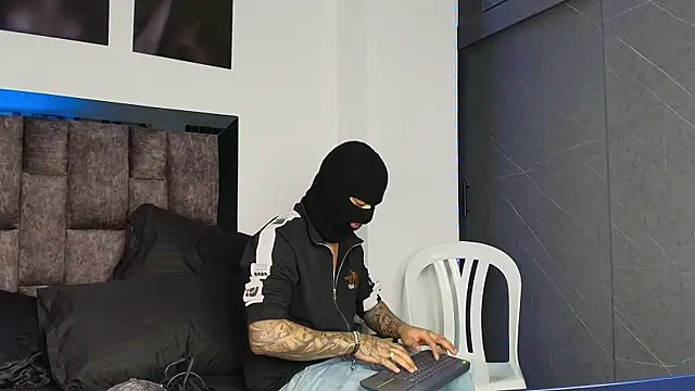 Snapshot of cash_masters777 chatting on 10.16.25 cash masters777 online show from 10.16.25