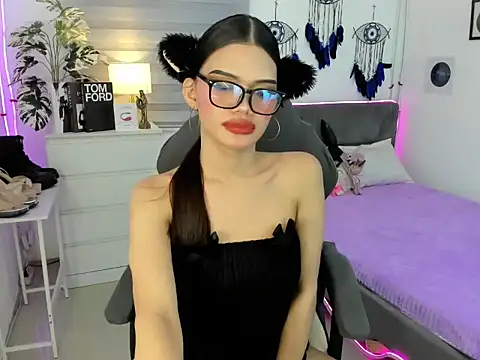 Snapshot of tstoni_talks chatting on 10.28.25 tstoni talks online show from 10.28.25