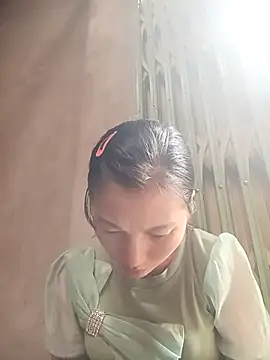 Snapshot of YAYAA-502 chatting on 10.15.25 YAYAA-502 online show from 10.15.25