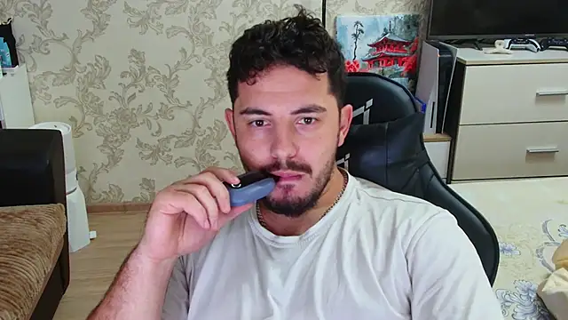 Snapshot of Sam_Gladiator chatting on 09.24.25 Sam Gladiator online show from 09.24.25