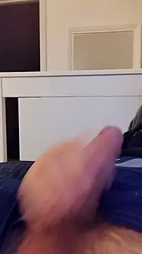 Snapshot of NewJoiner chatting on 09.25.25 NewJoiner online show from 09.25.25