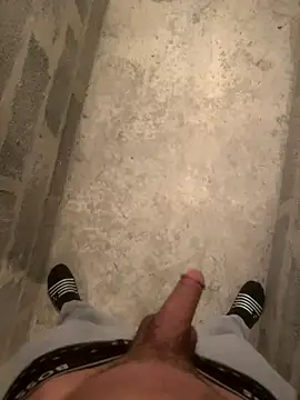 Snapshot of Itabig chatting on 10.27.25 Itabig online show from 10.27.25