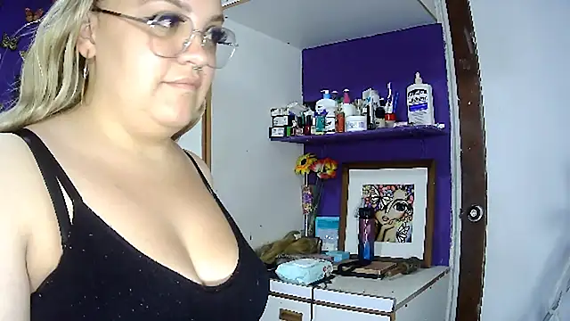 Snapshot of Sasha_TK chatting on 10.26.25 Sasha TK online show from 10.26.25