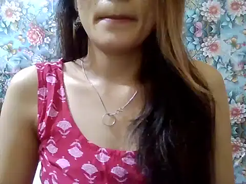 Snapshot of Amira90 chatting on 10.01.25 Amira90 online show from 10.01.25