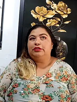 Snapshot of curvy_diva_ chatting on 10.05.25 curvy diva online show from 10.05.25