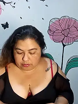 Snapshot of curvy_diva_ chatting on 10.08.25 curvy diva online show from 10.08.25