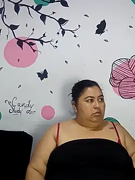 Snapshot of curvy_diva_ chatting on 10.11.25 curvy diva online show from 10.11.25