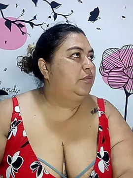 Snapshot of curvy_diva_ chatting on 10.12.25 curvy diva online show from 10.12.25