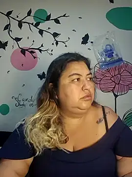 Snapshot of curvy_diva_ chatting on 10.18.25 curvy diva online show from 10.18.25