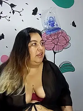 Snapshot of curvy_diva_ chatting on 10.19.25 curvy diva online show from 10.19.25