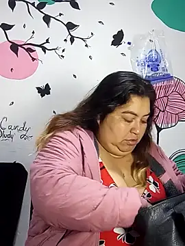 Snapshot of curvy_diva_ chatting on 10.20.25 curvy diva online show from 10.20.25