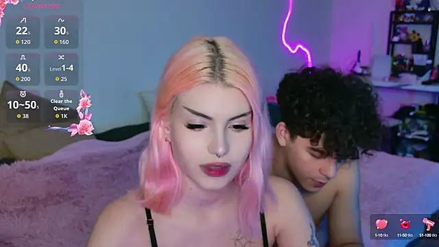 Snapshot of Alice18James chatting on 09.10.25 Alice18James online show from 09.10.25