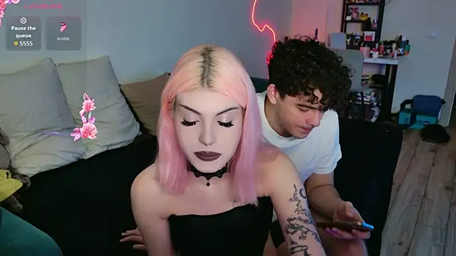 Snapshot of Alice18James chatting on 09.14.25 Alice18James online show from 09.14.25