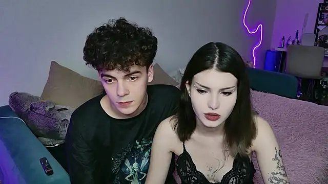 Snapshot of Alice18James chatting on 10.10.25 Alice18James online show from 10.10.25