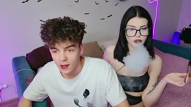 Snapshot of Alice18James chatting on 11.06.25 Alice18James online show from 11.06.25