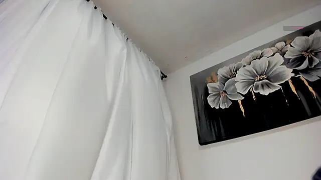 Snapshot of Nicolletease chatting on 10.25.25 Nicolletease online show from 10.25.25