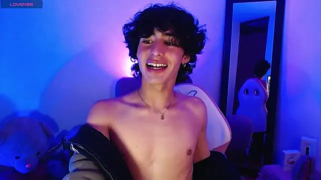 Snapshot of saanti_foxs chatting on 09.21.25 saanti foxs online show from 09.21.25