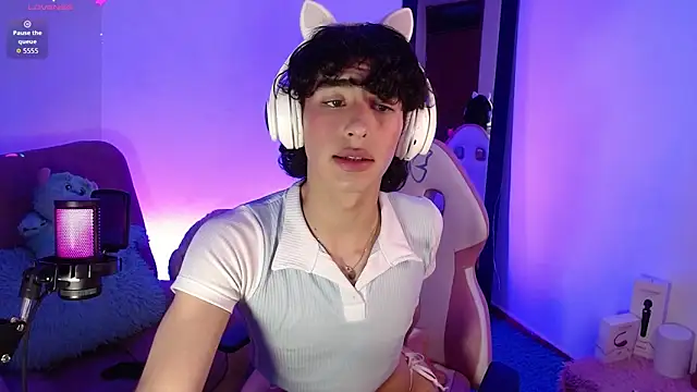 Snapshot of saanti_foxs chatting on 10.08.25 saanti foxs online show from 10.08.25