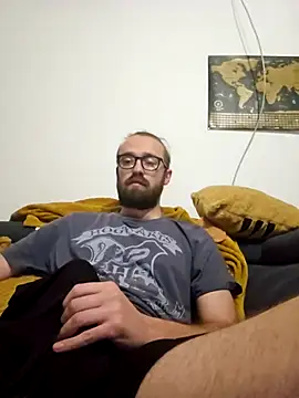 Snapshot of Loopertz chatting on 10.05.25 Loopertz online show from 10.05.25