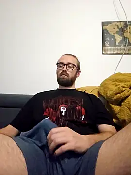 Snapshot of Loopertz chatting on 10.23.25 Loopertz online show from 10.23.25